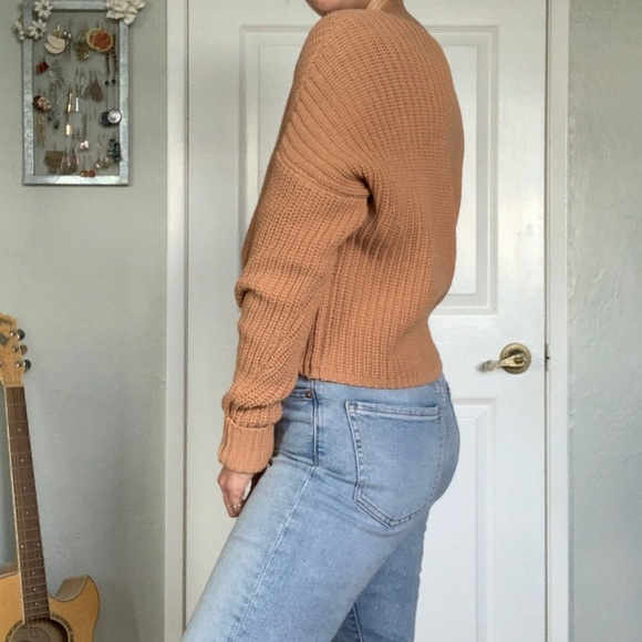 3 for $20 Bar III cropped chunky v neck sweater, size small, tan - Picture 2 of 6